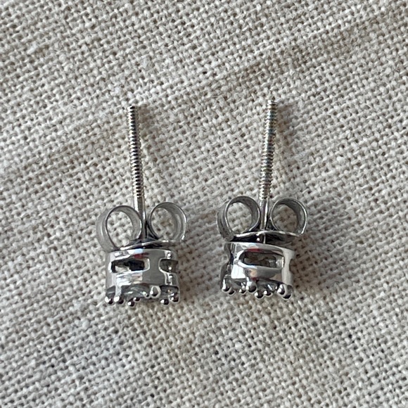 14k White Gold Diamond Cluster Stud Earrings - Picture 3 of 11